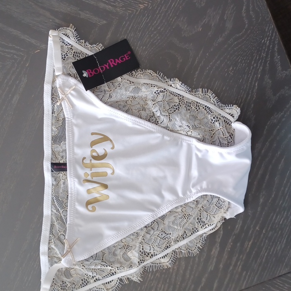 🎈4 -$5 items for $10🎈Body rage wifey panties